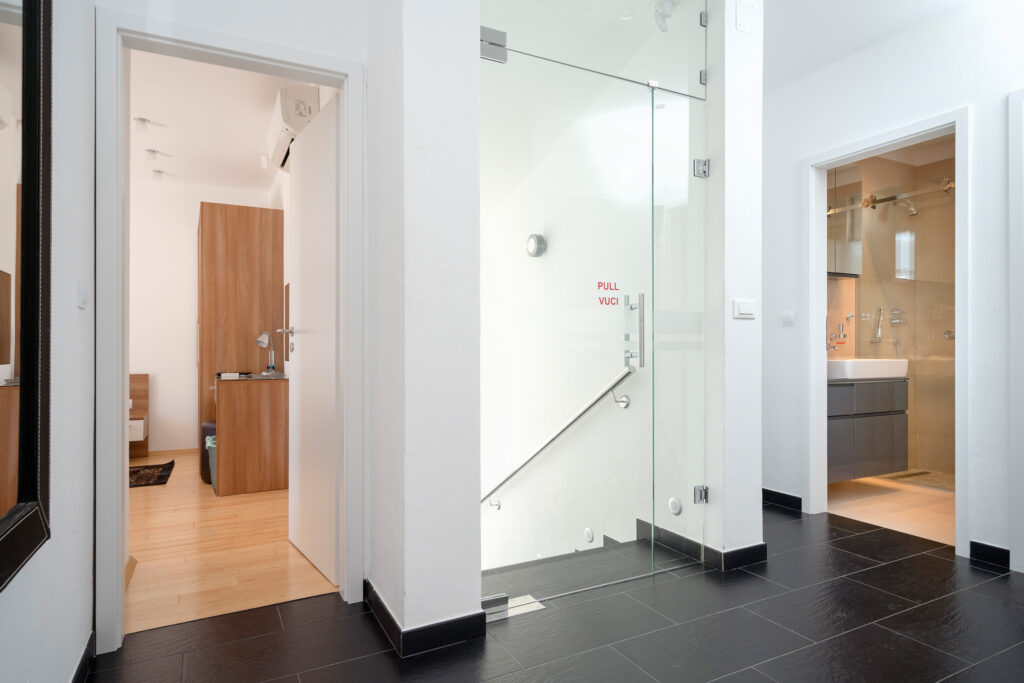 Anteroom - Picture 1