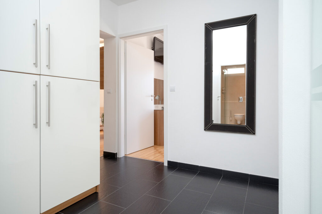 Anteroom - Picture 2
