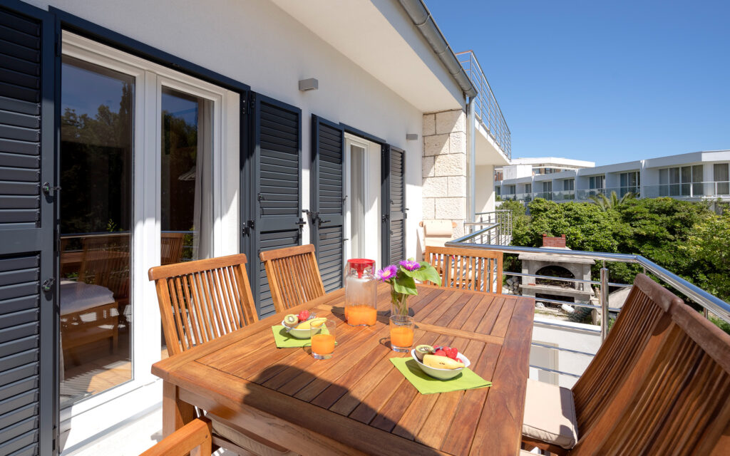 Balcony - Picture 1
