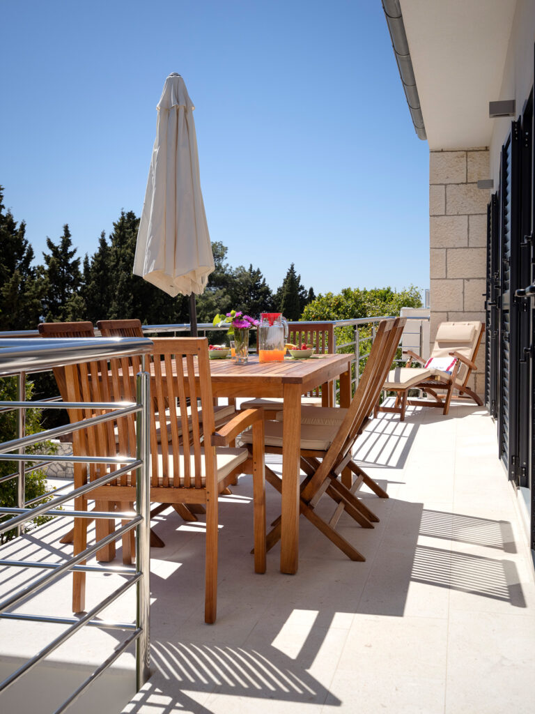 Balcony - Picture 2