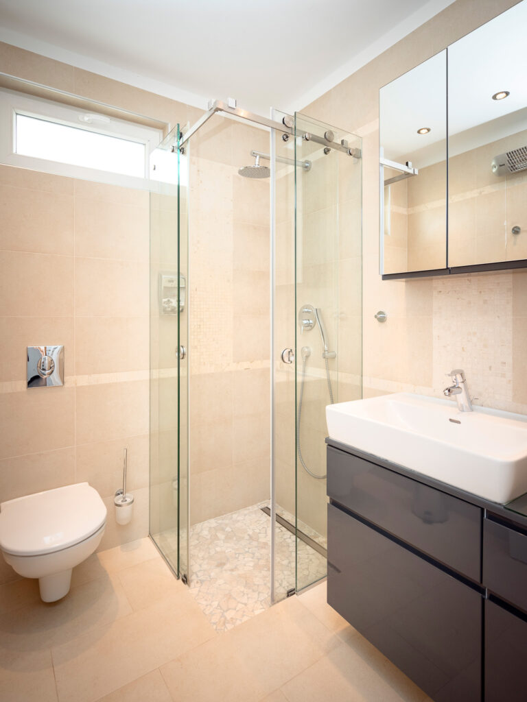 Bathroom 1 - Picture 1