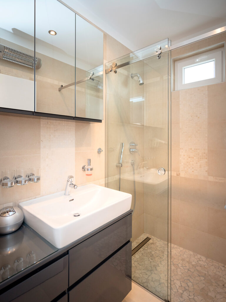 Bathroom 2 - Picture 1
