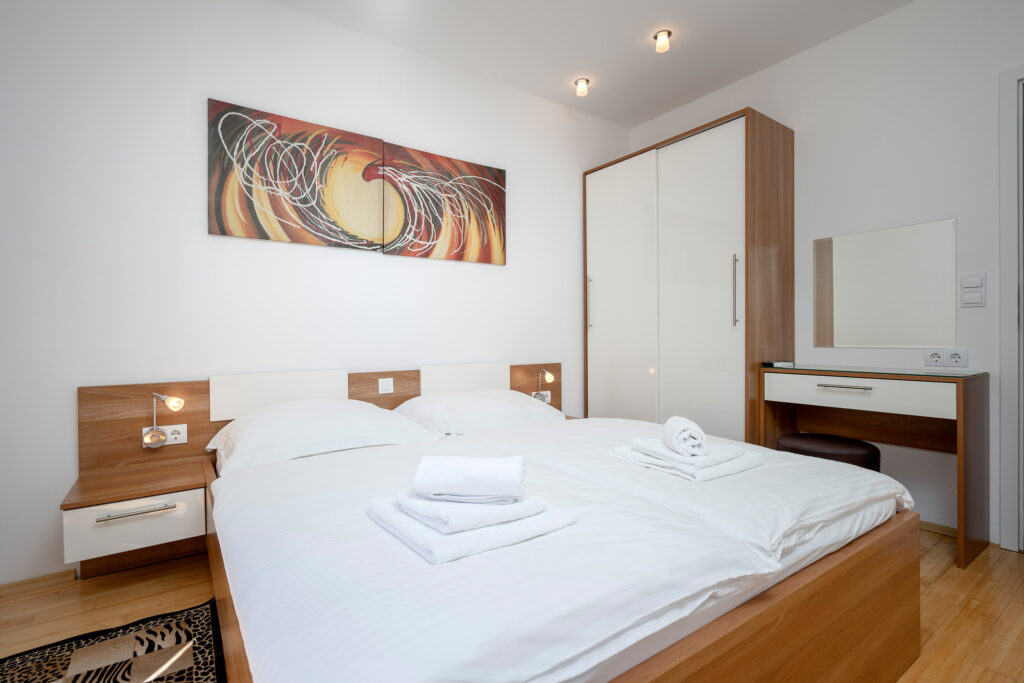 Bedroom 1 - Picture 2