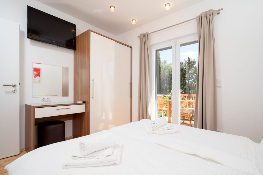 Bedroom 2 - Picture 2