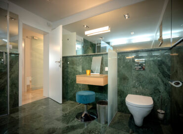 Bathroom - Picture 3