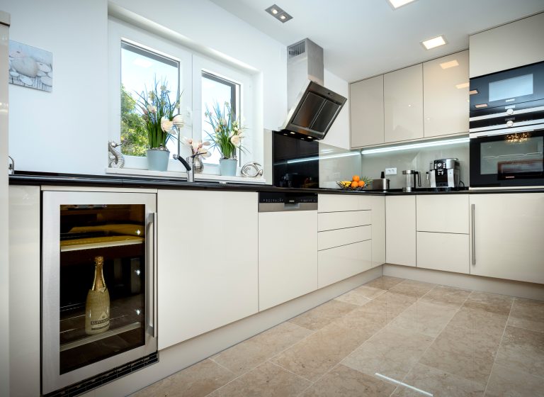 Kitchen - Picture 1